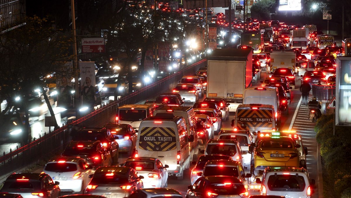 İstanbul'da trafik yoğunluğu yüzde 80'e çıktı