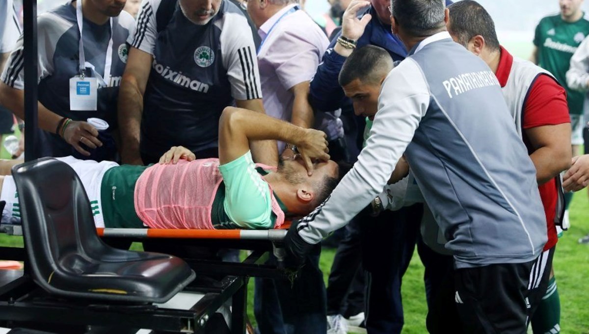 Havai fişek isabet eden Panathinaikos futbolcusu hastaneye kaldırıldı Havai fişek isabet eden Panathinaikos futbolcusu hastaneye kaldırıldı