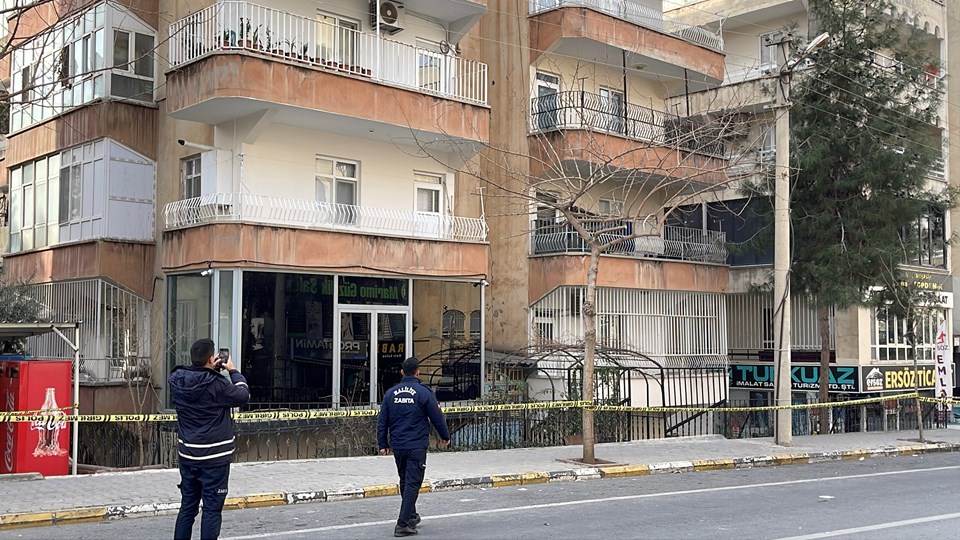 "Kolonlardan sesler geldi!" ihbarı: 5 katlı bina boşaltıldı - 1