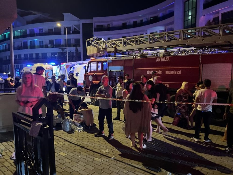 Alanya'da otel yangını: 622 turist tahliye edildi - 2