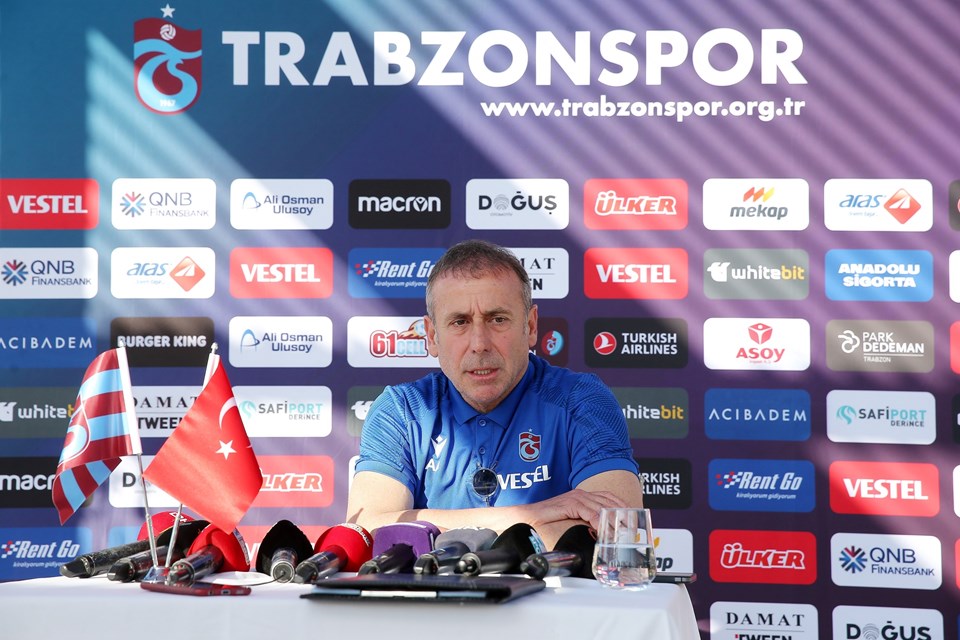 Trabzonspor teknik direktörü Abdullah Avcı: Fenerbahçe maçında kazanan takım moral bulacak ama yarış devam edecek - 1