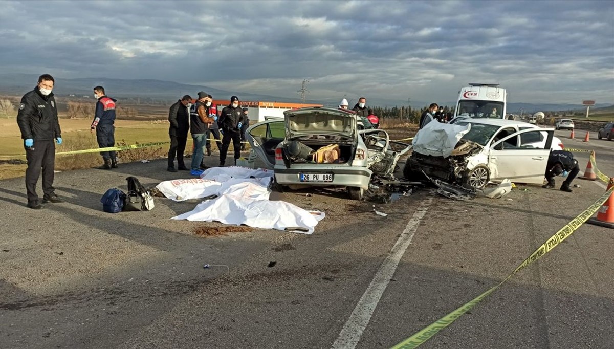 SON DAKİKA HABERİ: Ankara'da iki otomobil çarpıştı: 6 ölü