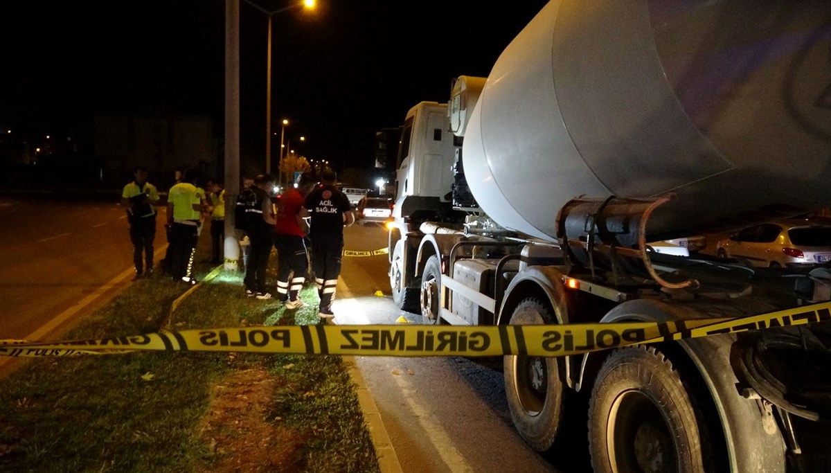 Beton mikserinin altında kalan 3 yaşındaki çocuk ağır yaralandı Beton mikserinin altında kalan 3 yaşındaki çocuk ağır yaralandı