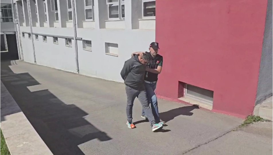 Kilolarca uyuşturucu yapacak hammaddeyle yakalandı, "İçiciyim" dedi