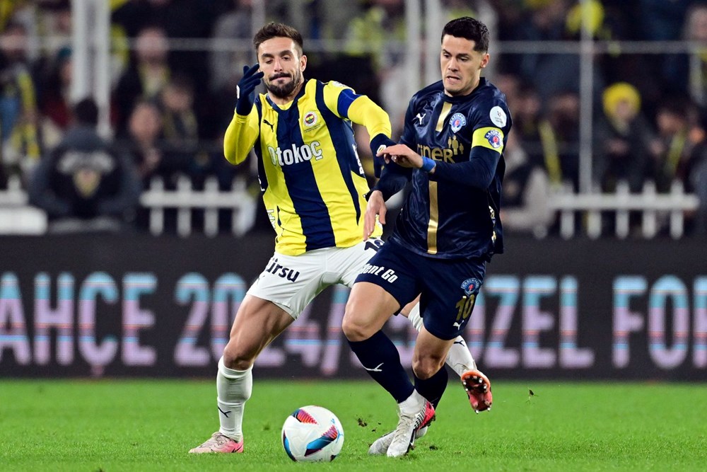 Süper Lig'de zirve takibi: Fenerbahçe 3 puanı 3 golle aldı - 1