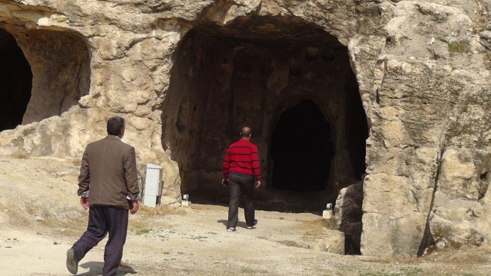 Şanlıurfa’da 2 bin yıllık tarihi kaya mezarları ziyarete açıldı - 4