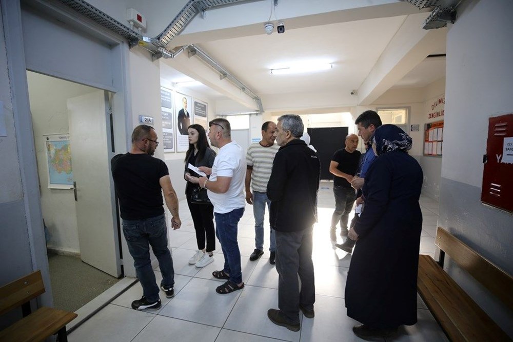 3 ilçe ve 4 beldede yeniden seçim: Oy verme işlemleri başladı - 2