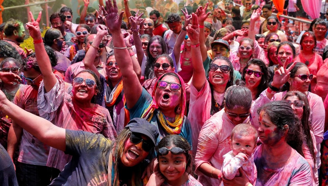 Holi Festivali: Nepal ve Kenya'da baharın gelişi kutlandı