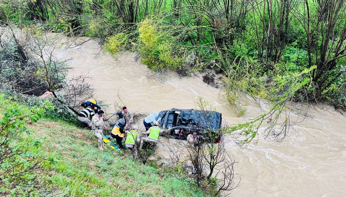 Gümüşhane'de feci kaza: 1 ölü, 4 yaralı