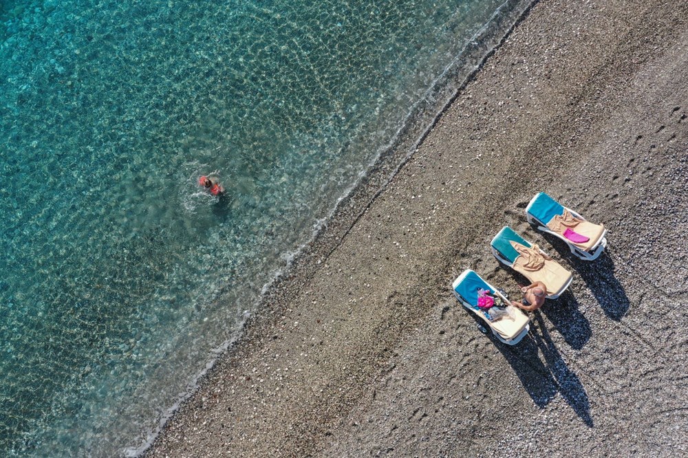 Antalya'da sahiller turistlere kaldı - 12