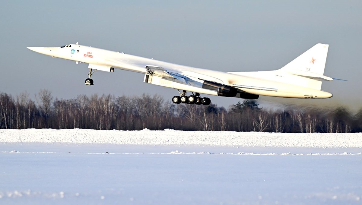 Putin, Rus süpersonik bombardıman uçağı ile uçtu