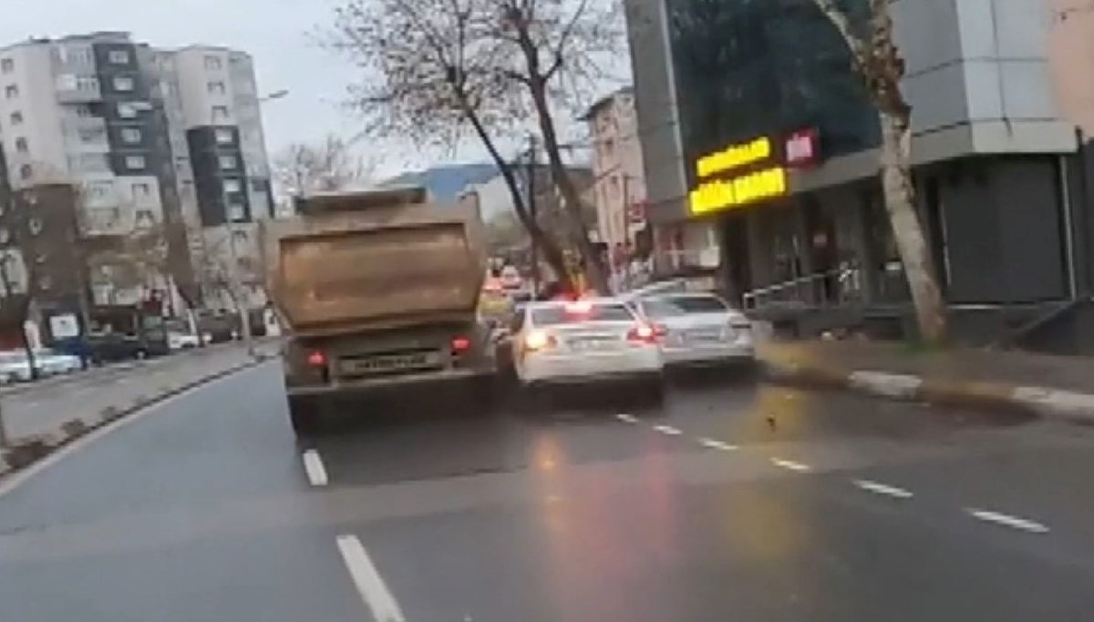 Hafriyat kamyonunu geçmek isterken kaza yaptı