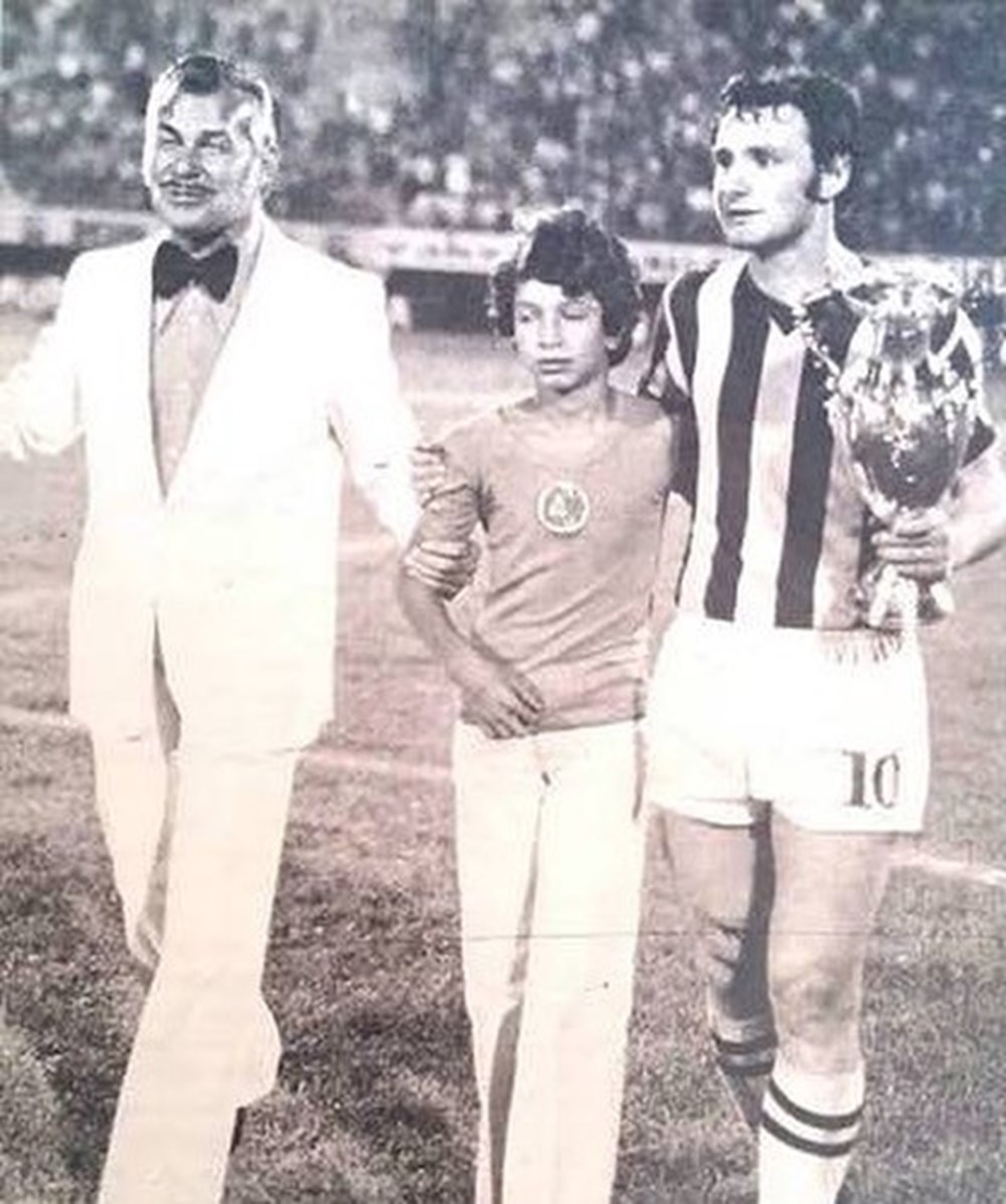 Su Burcu Yazgı Coşkun'dan nostaljik kare (Ünlülerin çocukluk ve gençlik halleri) - 592