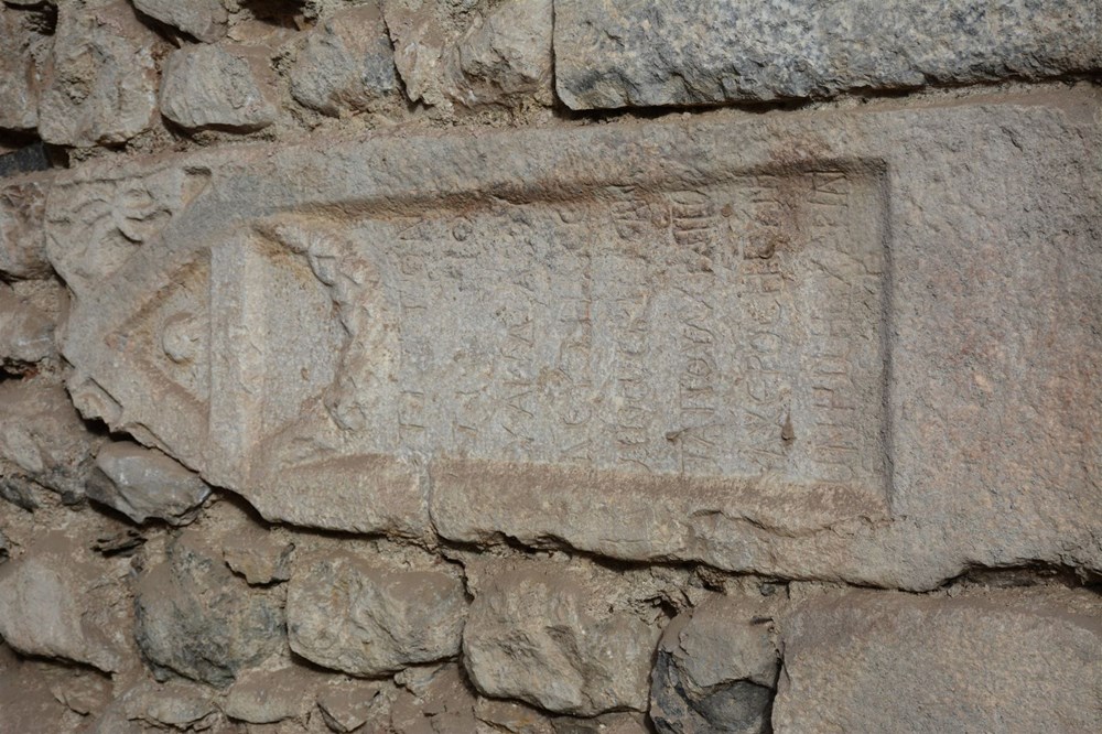 500 yıllık caminin duvarından Roma dönemine ait taşlar çıktı - 5