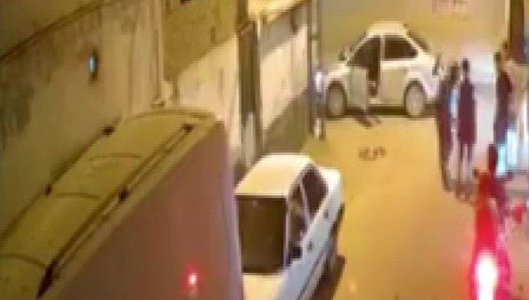 Polis gibi çakarla gezdi, havaya ateş açıp çocukların üzerini aradı