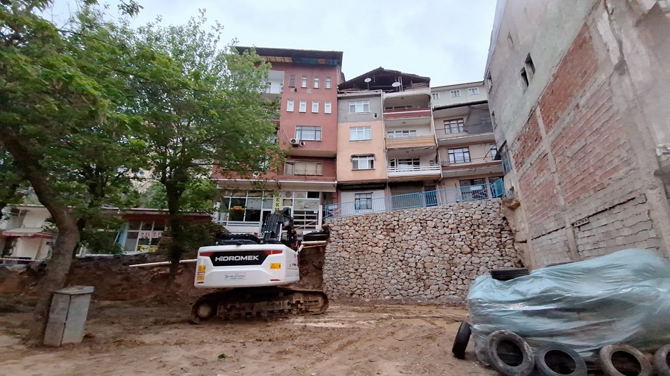 Kocaeli'de yol çöktü: 5 katlı bina tahliye edildi - 2
