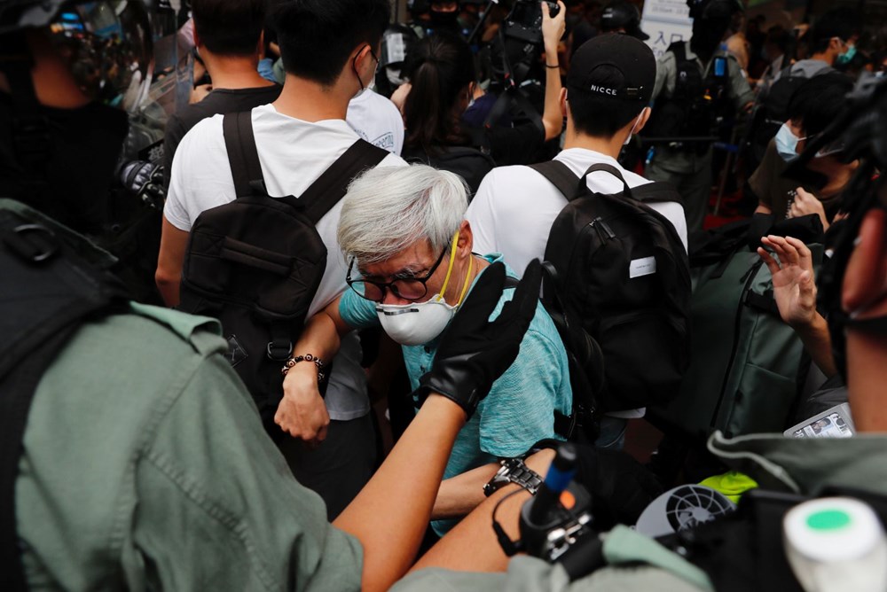 Yasa geçti, Hong Kong'da gözaltılar başladı - 11