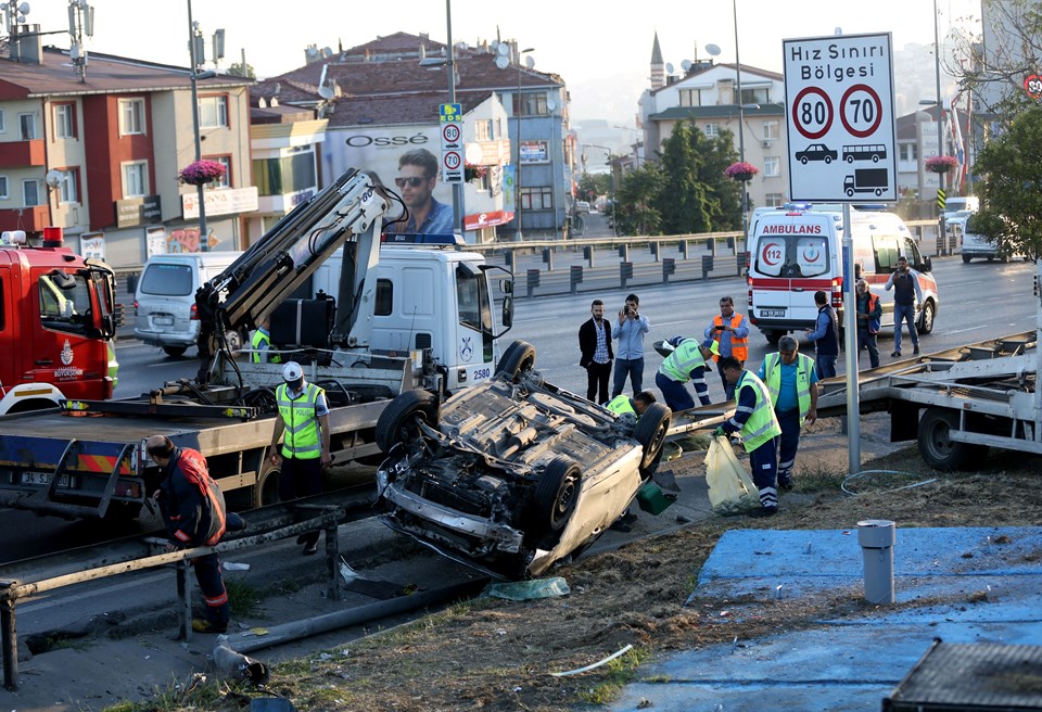 İstanbul'da trafik kazası: 4 yaralı - 1