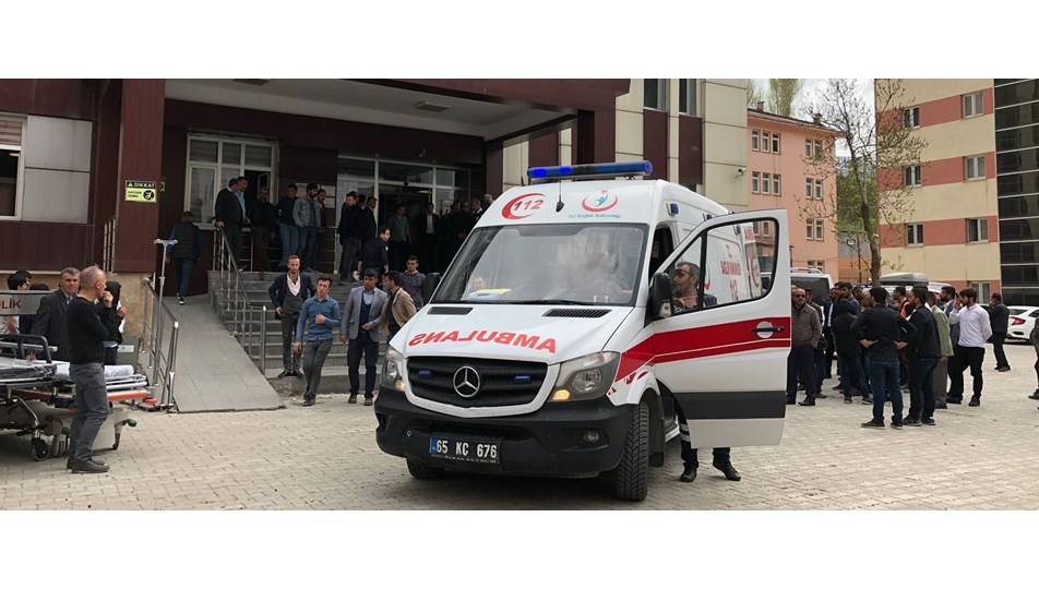 Siirt'te öğrenci servisi devrildi: 1 ölü, 17 yaralı