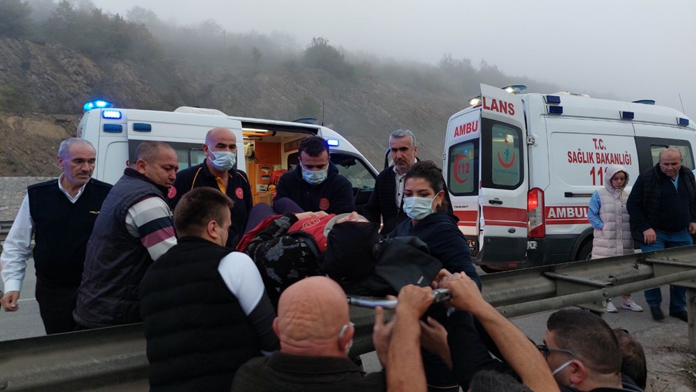 Samsun'da yolcu otobüsü şarampole devrildi: 2 ölü, 14 yaralı - 18