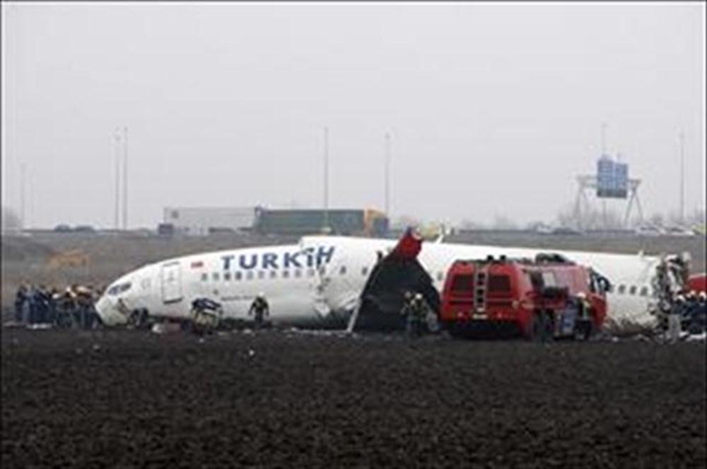 Катастрофа boeing 747 в амстердаме. Катастрофа Boeing 737 в Амстердаме. Катастрофа Боинг 737 Амстердам. Катастрофа 737 Turkish Airlines. Авиакатастрофа Боинг 737 Turkish.