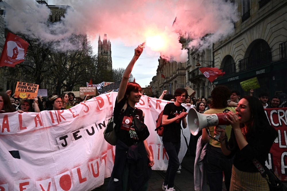 Fransa’da emeklilik reformu karşıtı gösteriler şiddetlendi: Bordeaux Belediye Binası ateşe verildi - 4