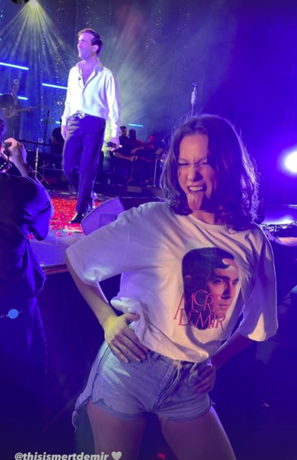 Serenay Sarıkaya, sevgilisi Mert Demir'i Harbiye konserinde yalnız bırakmadı - 2