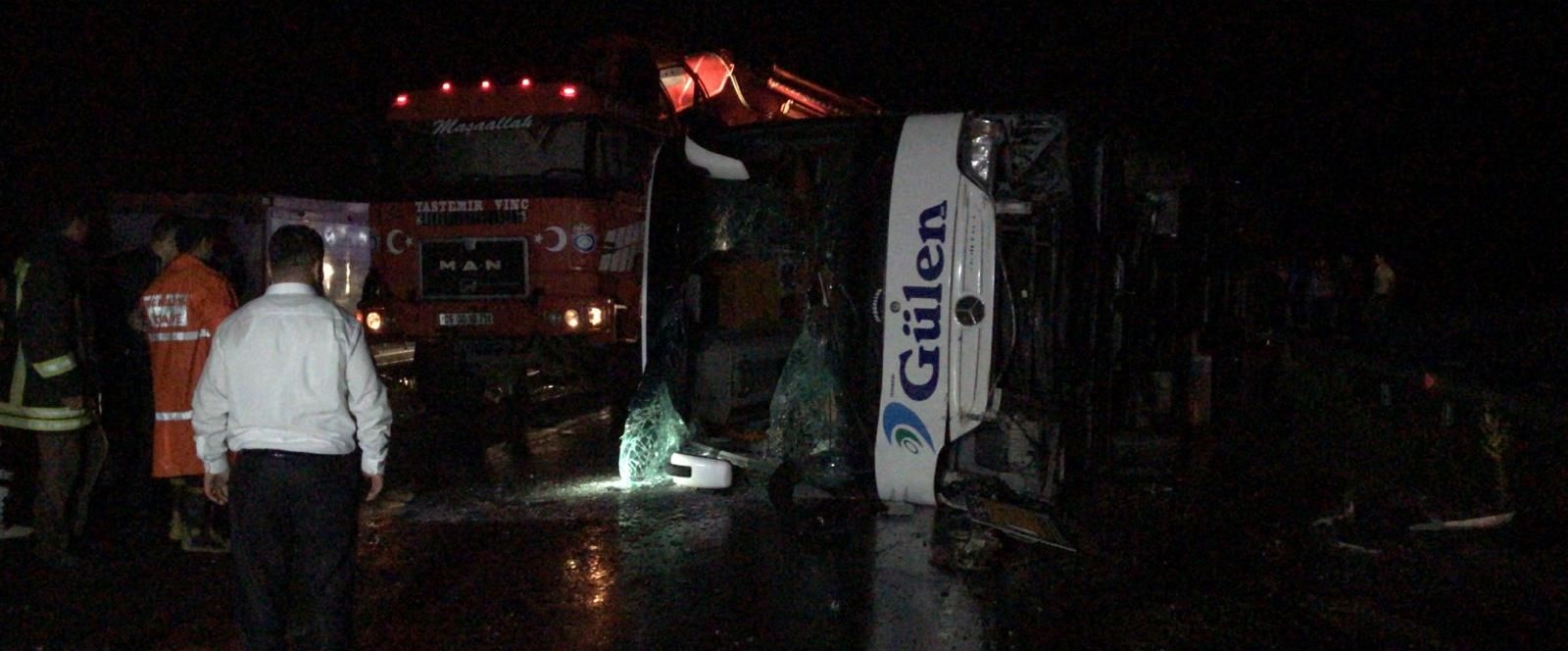 Yozgat�ta otobüs devrildi 13 yaralı NTV