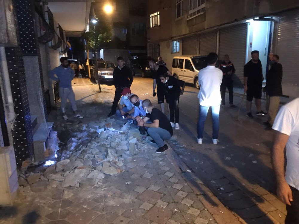 Zeytinburnu’nda yılan paniği mahalleliyi sokağa döktü - 1