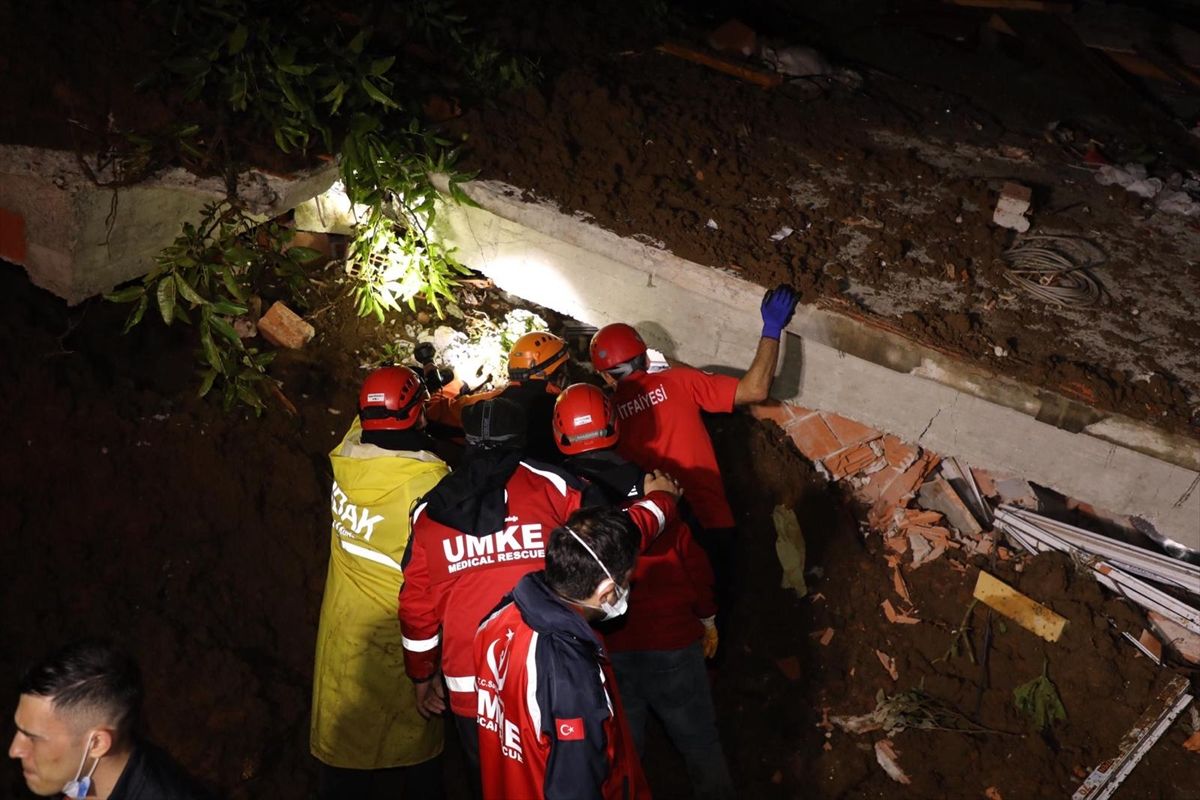 Rize'de sel ve heyelan: 1 kişi hayatını kaybetti, 3 kişiden haber alınamıyor - Vimarsana News