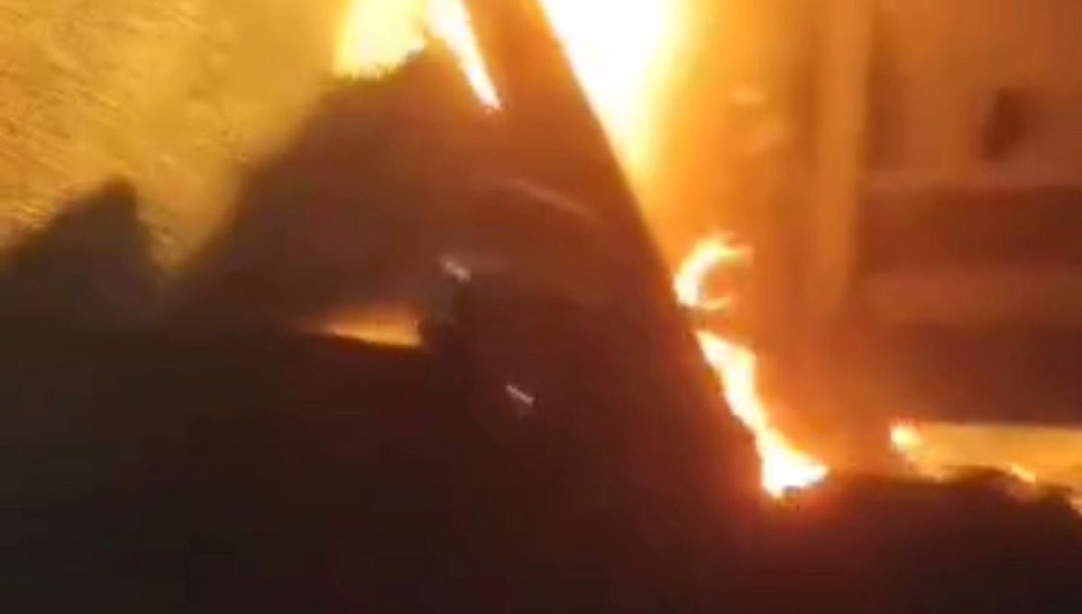 TIR'a arkadan çarpan cip alev alev yandı TIR'a arkadan çarpan cip alev alev yandı