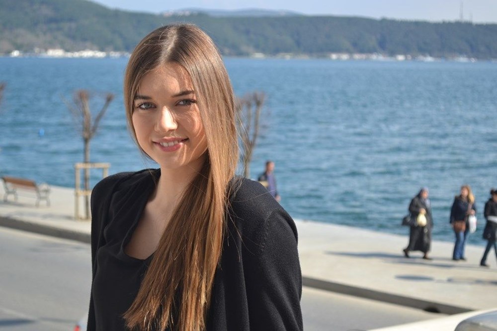 Afra Saraçoğlu: Maddi sıkıntı beni erken olgunlaştırdı - 3