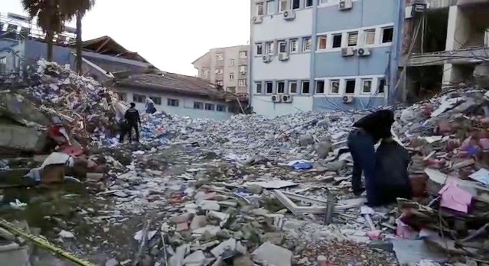 Enkaz başında 22 gün nöbet: Resmi belgeler korumaya alındı - 4