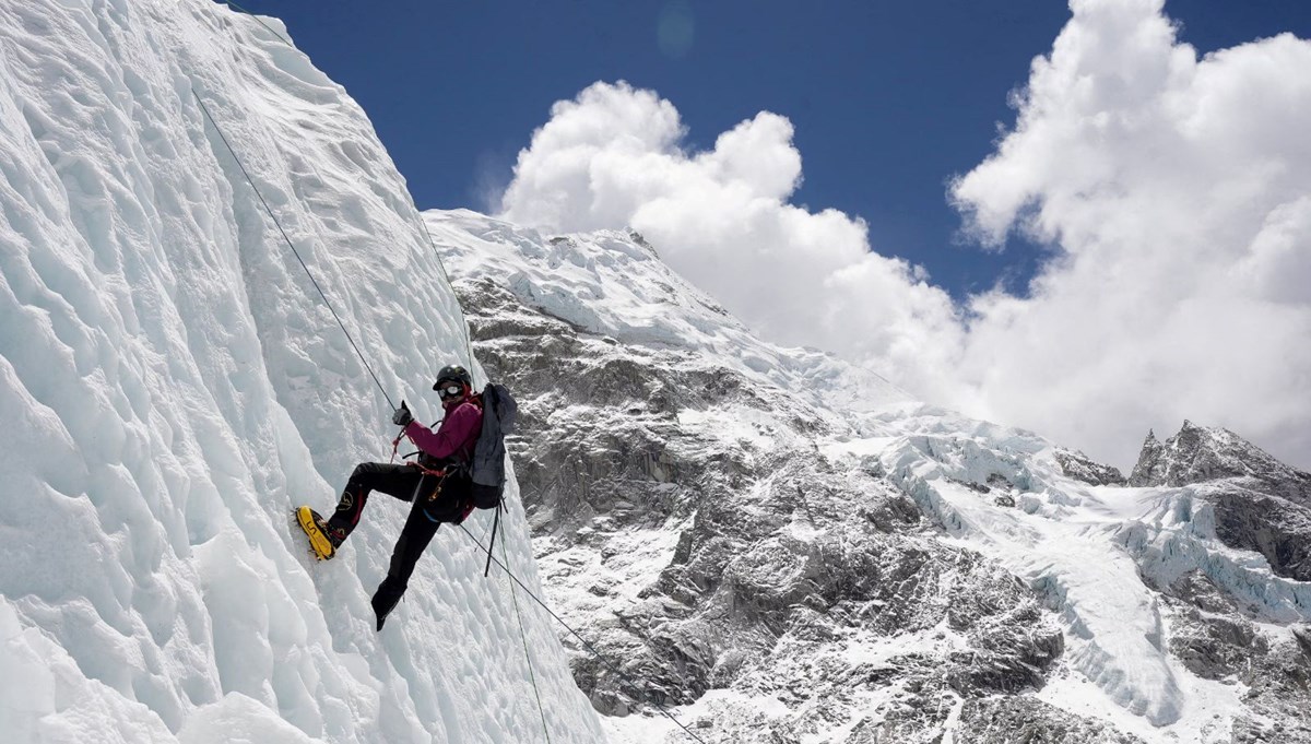 Dağcıların üzerine çığ düştü