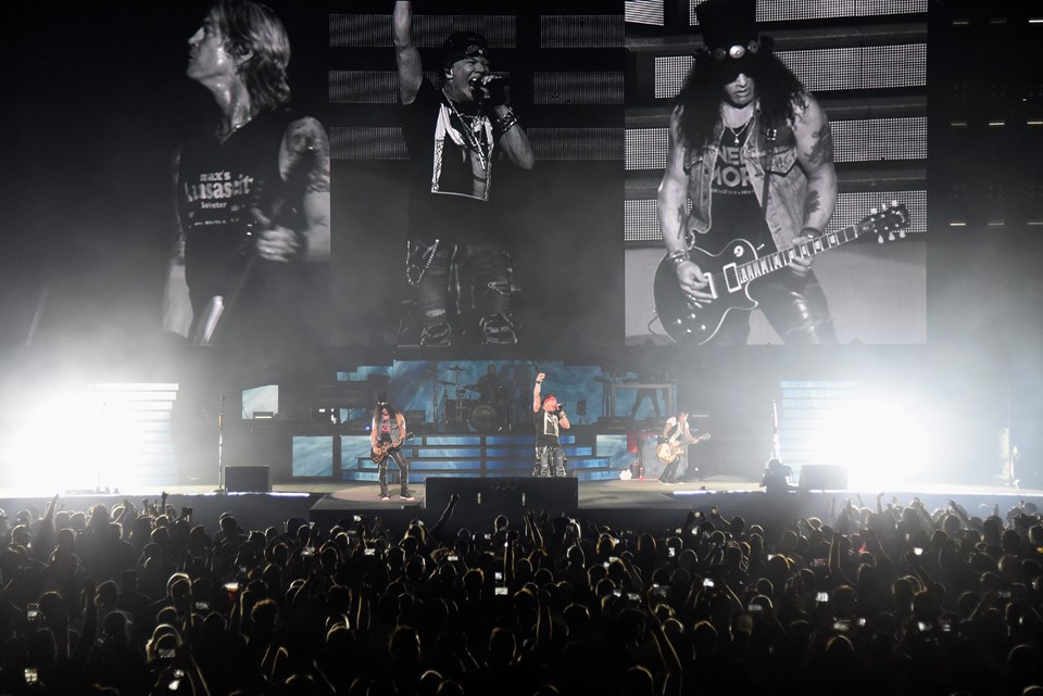 Guns N’ Roses turneden servet kazandı - 1