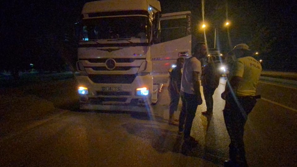 Gaz pedalı takılı kalan TIR, 30 kilometre dehşet saçtı: 1 ölü - 2