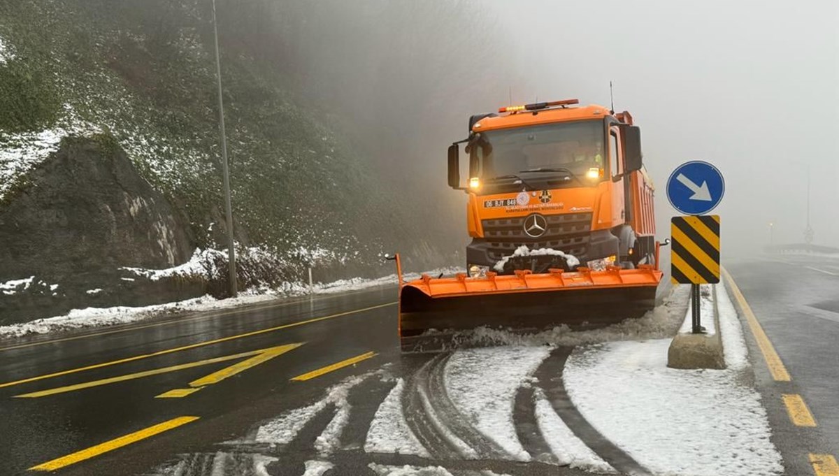 Bolu Dağı güzergahında küreme ve tuzlama çalışması