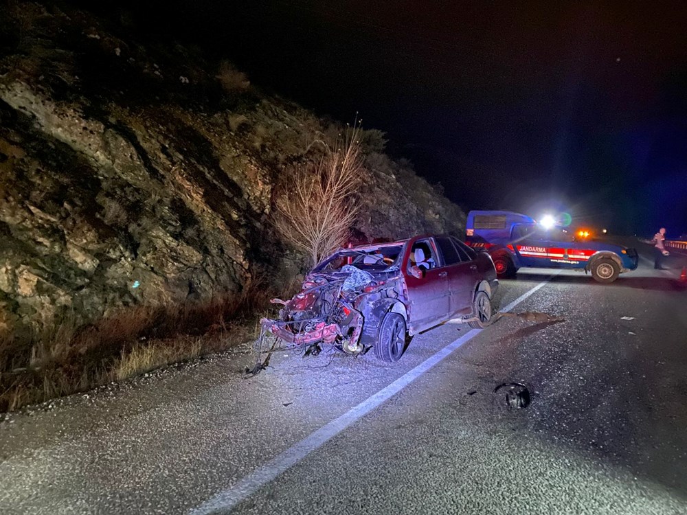 Erzincan'da feci kaza: 2 ölü, 7 yaralı - 4