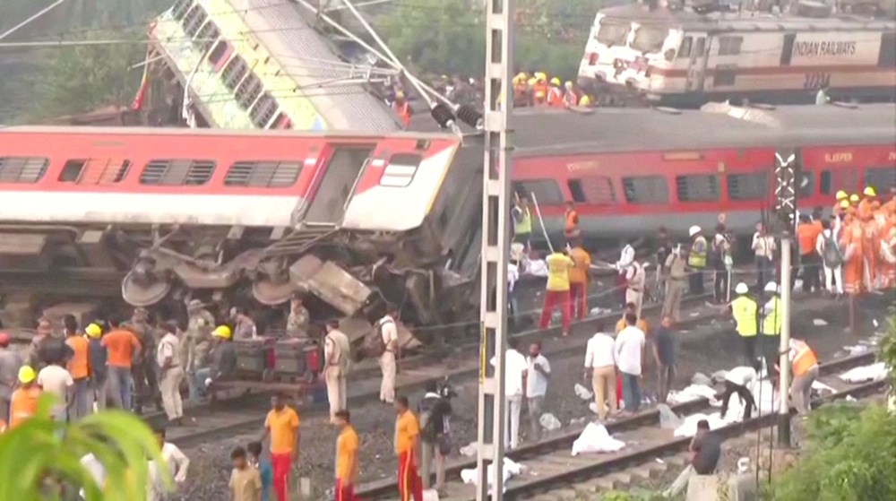 Hindistan'da 3 tren birbirine girdi: 233 ölü, 900'den fazla yaralı - 4