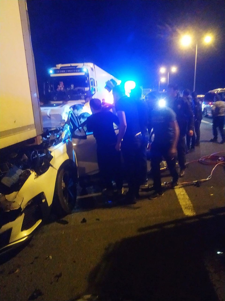 Çankırı'da otomobil, TIR'a çarptı: 3 ölü, 4 yaralı - 2