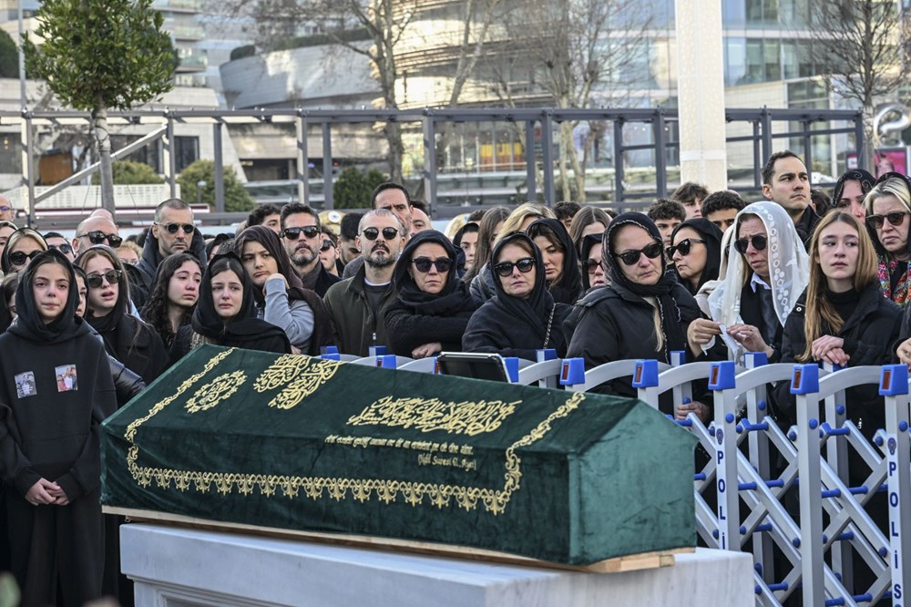 Kartalkaya yangın faciası: Vücudundaki kırıklara aldırmadı, eşi ve 2 çocuğunu son yolculuklarına uğurladı - 5