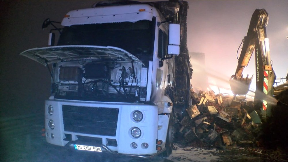 Alevler İçinde Kaybolan Tatlı Yük: Çilek TIR'ı Küllerinden Doğabilecek mi? 75 3kXKhWqD30SfjOK5r5QlwQ