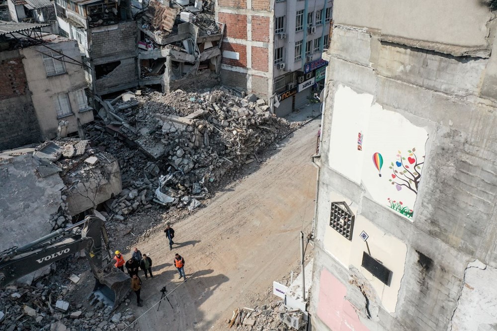 Hatıralar yan binanın duvarında asılı kaldı - 4