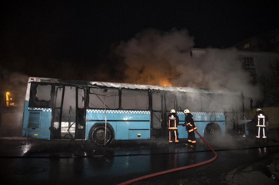 Bağcılar'da halk otobüsü molotofkokteyli ile yakıldı - 2
