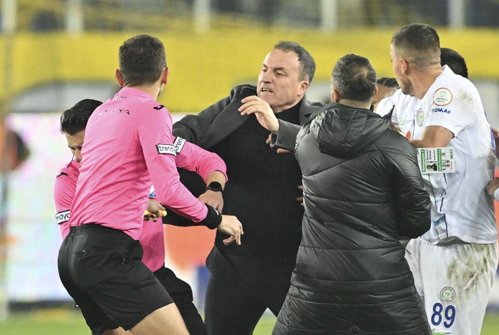 MKE Ankaragücü Kulübü Başkanı Faruk Koca hakem Halil Umut Meler'e yumruk attı - 14