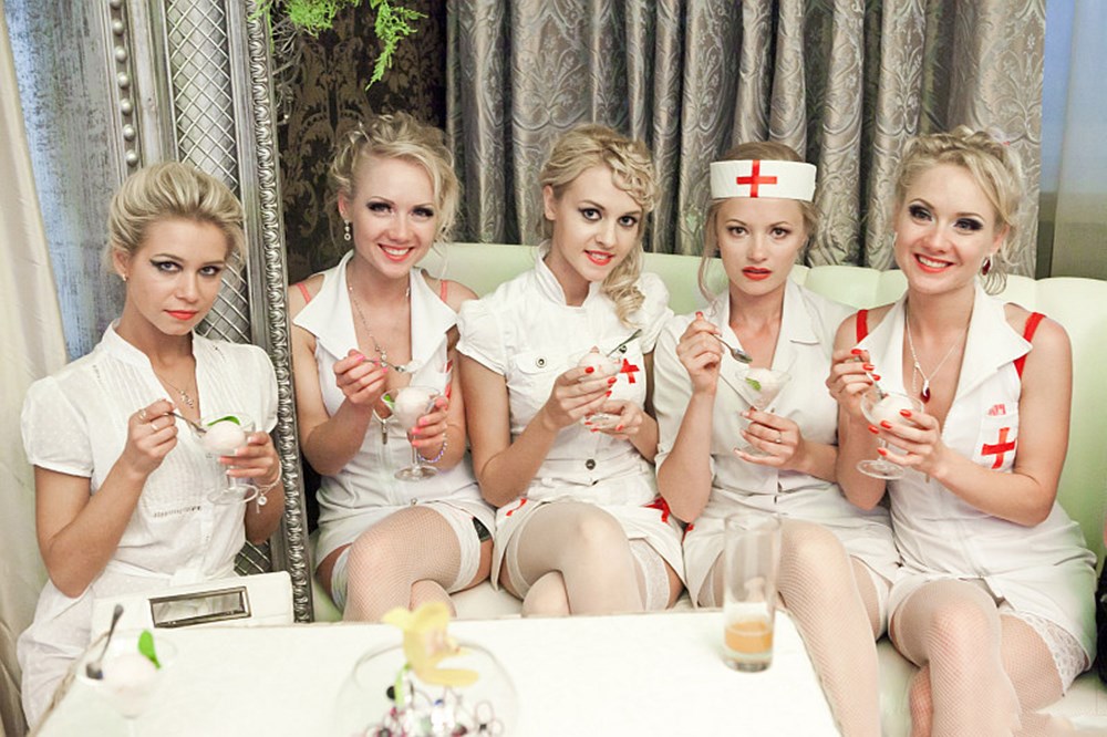 Подружка медсестры сделала все красиво miss driada. Группа девушек медсестер. Медсестры несколько. Красивые медсестры. Блондинка медсестра.