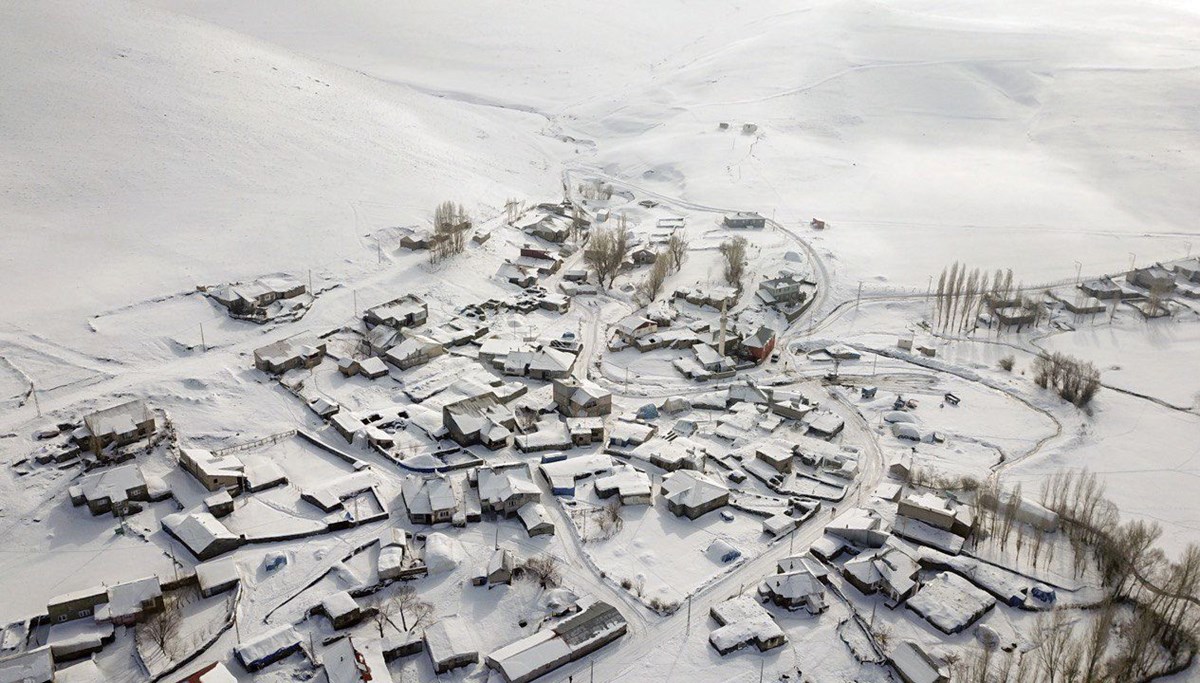 Ağrı'nın 5 ilçesindeki köy okullarında eğitime kar engeli