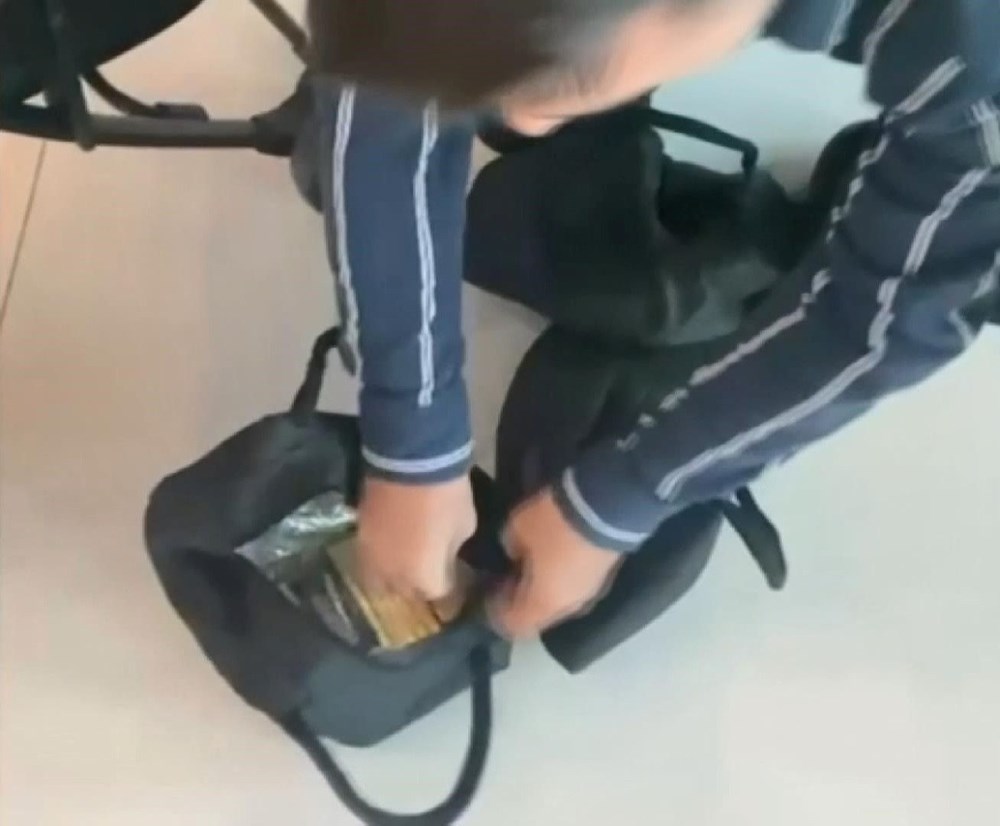 İstanbul Havalimanı'nda operasyon! Bebek arabasından 73 kilo külçe altın çıktı - 8