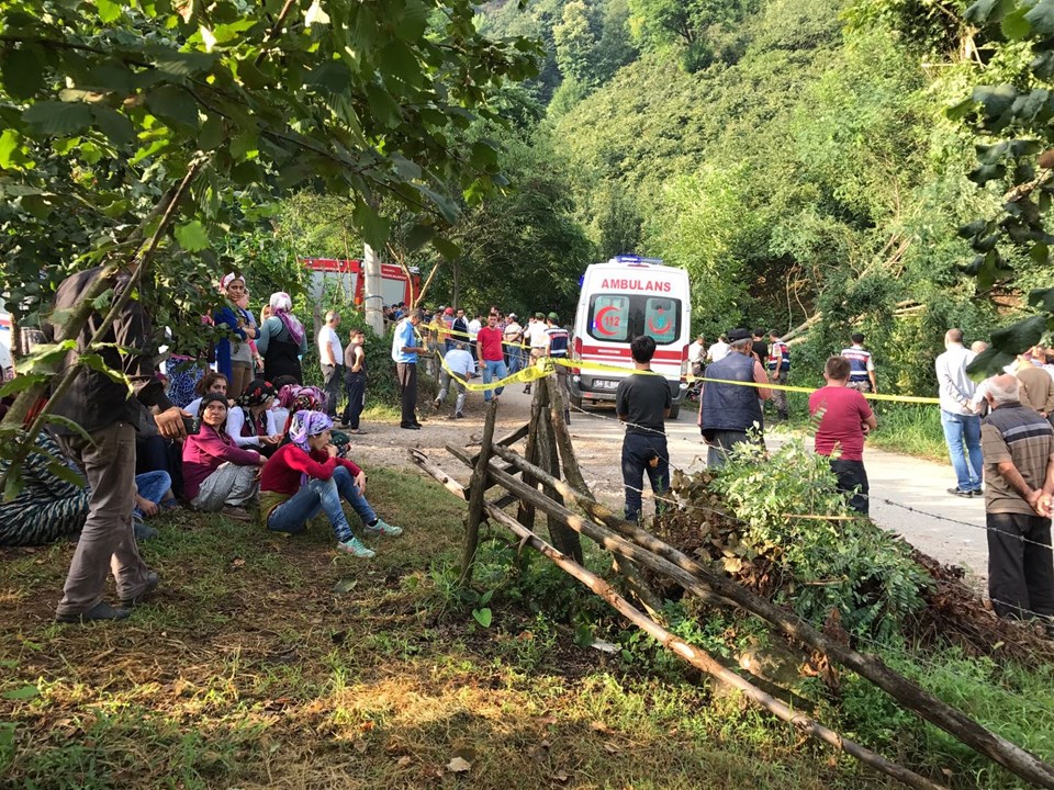 Tarım işçilerini taşıyan traktör devrildi: 7 ölü - 1
