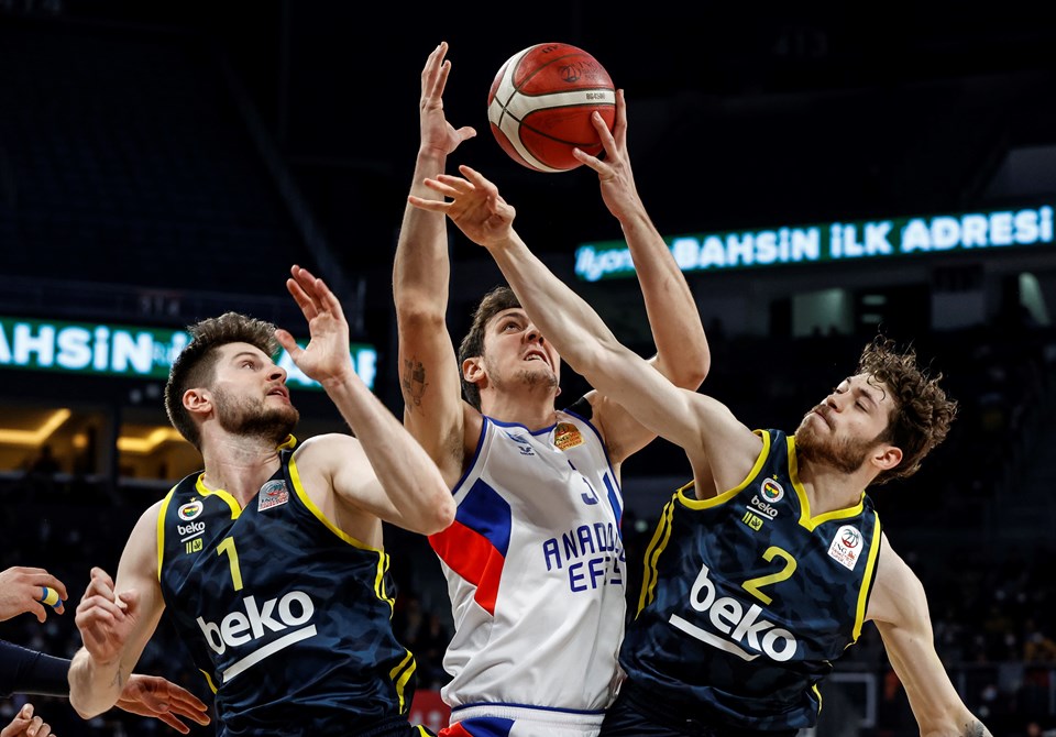 Potada derbi: Anadolu Efes, Fenerbahçe Beko'yu farklı yendi - 1